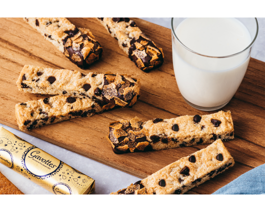 Bâtonnets de cookies au chocolats et brisures de Crêpes Dentelle nature Gavottes®