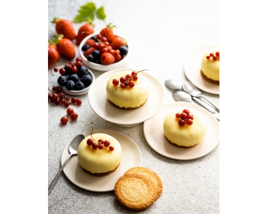 Mini entremets fruits rouge et chocolat blanc et Galettes de Pont-Aven Traou Mad